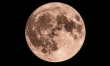 An image of a full moon.