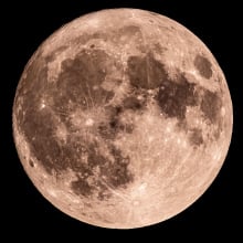 An image of a full moon.