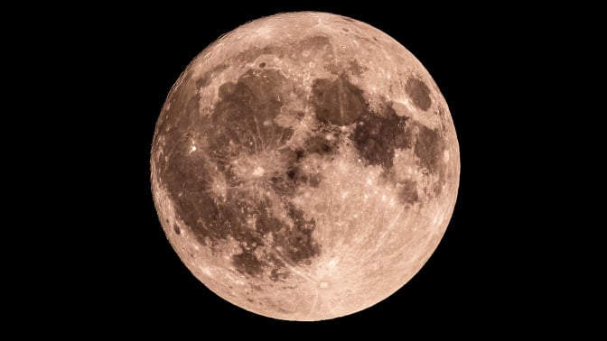 An image of a full moon.