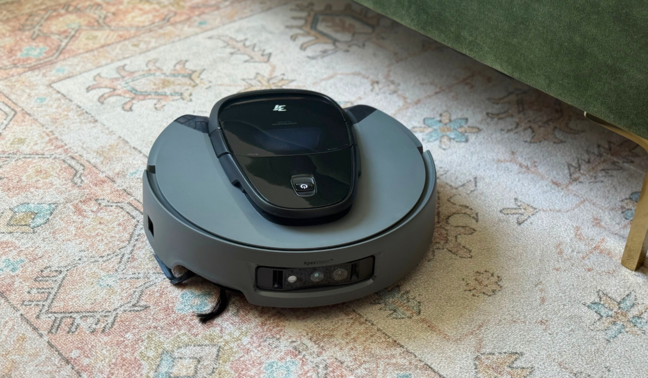 3i G10+ robot vacuum cleaning rug near green couch