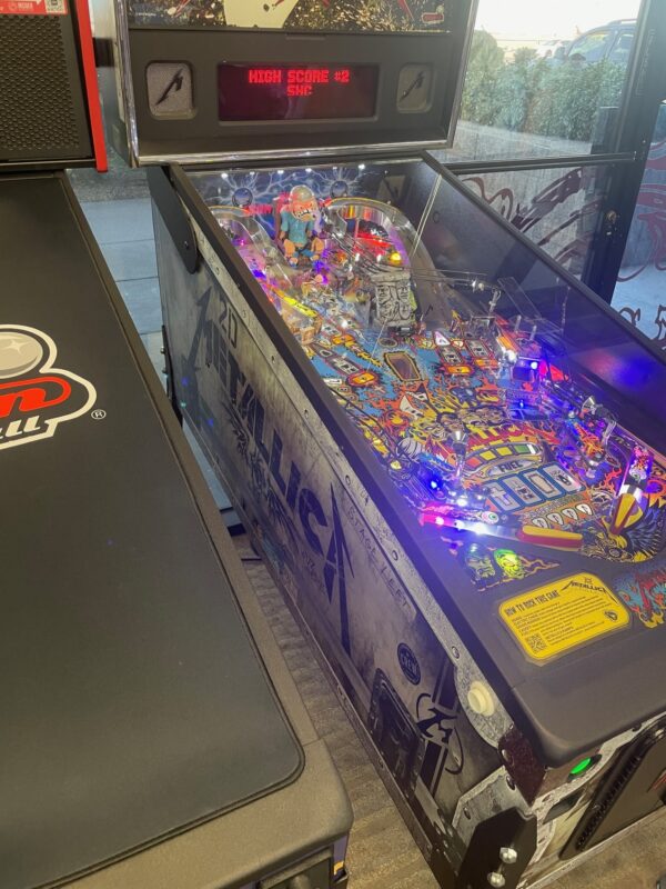 Metallica Road Case Pinball Machine