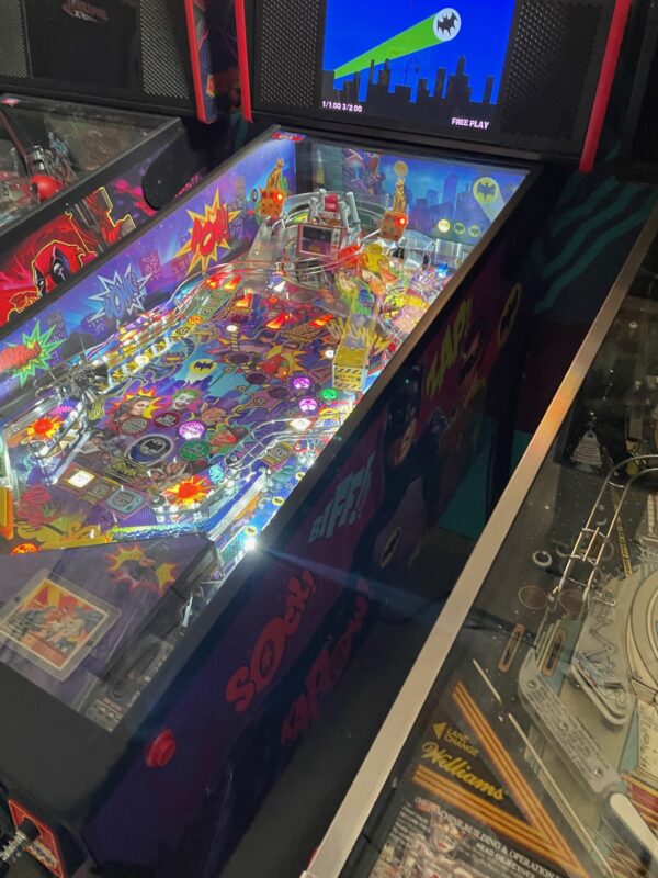 Batman 66 Premium Pinball Machine